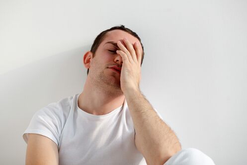 muž je naštvaný na svoj malý penis, ako ho zväčšiť pomocou sódy