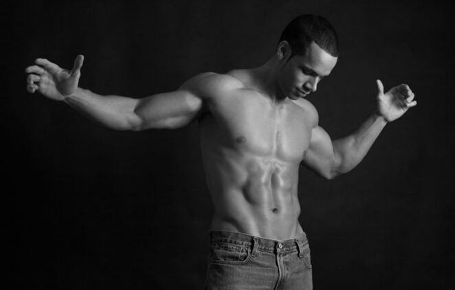 muž, ktorý chce zväčšiť veľkosť penisu